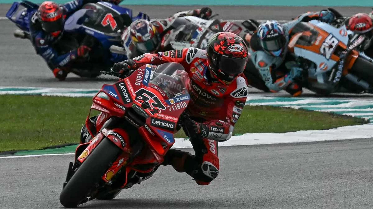 pecco 232 tornato bagnaia non lascia scampo a nessuno vittoria in sprint a sepang da Thesocialpost.it pecco 232 tornato bagnaia non lascia scampo a nessuno vittoria in sprint a sepang
