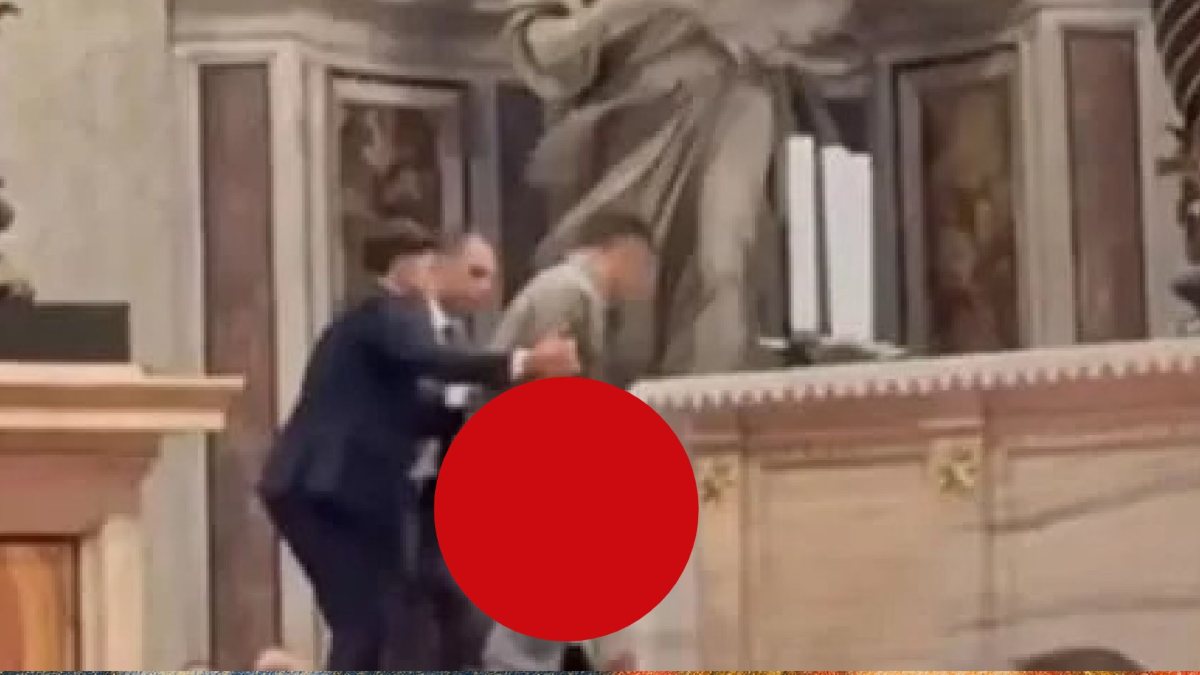 Profanato altare della Confessione di San Pietro, il Papa ordina il rito riparatorio: che cos’è Profanato altare della Confessione di San Pietro, il Papa ordina il rito riparatorio: che cos’è