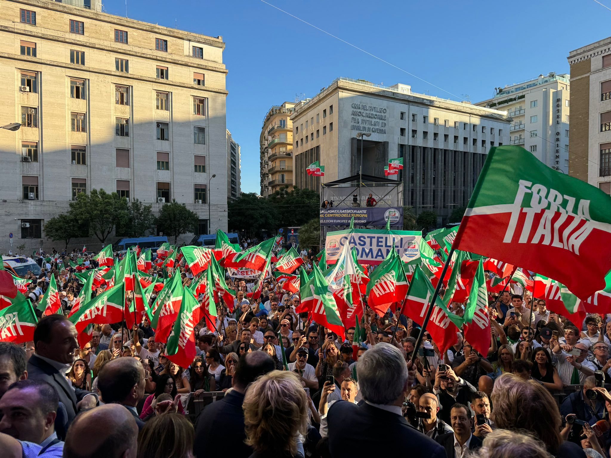 Bufera su Forza Italia in Campania: arrestata la candidata Veronica Biondo per presunti legami con la camorra Bufera su Forza Italia in Campania: arrestata la candidata Veronica Biondo per presunti legami con la camorra