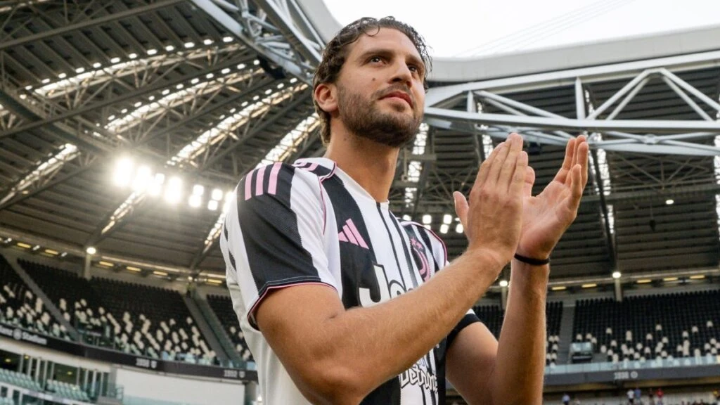 Manuel Locatelli durante un allenamento della Juventus