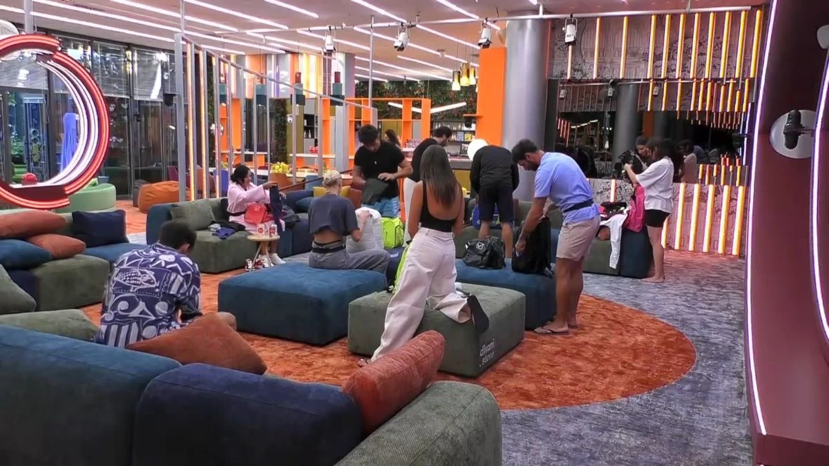 Lutto al Grande Fratello, arriva l’annuncio improvviso. Tristezza infinita nella casa Lutto al Grande Fratello, arriva l’annuncio improvviso. Tristezza infinita nella casa