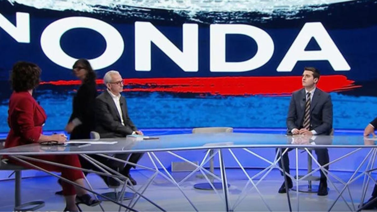 Francesca Albanese shock: contraddice sé stessa in 4 righe, caos mentale Francesca Albanese shock: contraddice sé stessa in 4 righe, caos mentale
