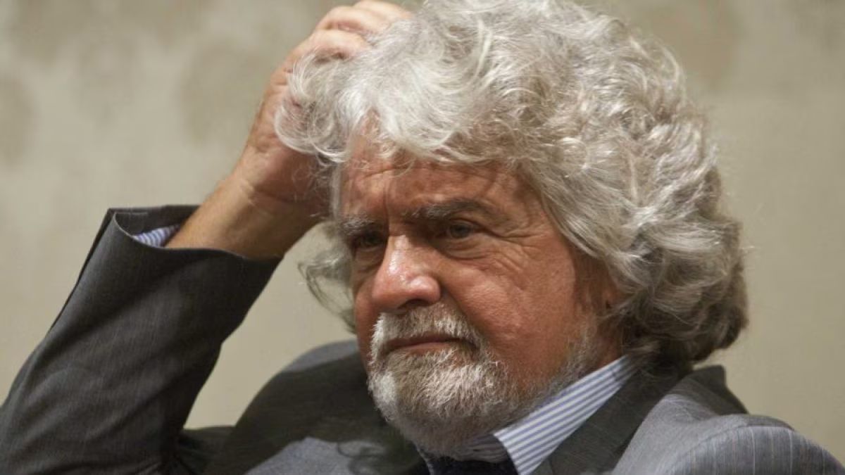 “È morto così!”, grave lutto per Beppe Grillo: “Perché era famosissimo” “È morto così!”, grave lutto per Beppe Grillo: “Perché era famosissimo”