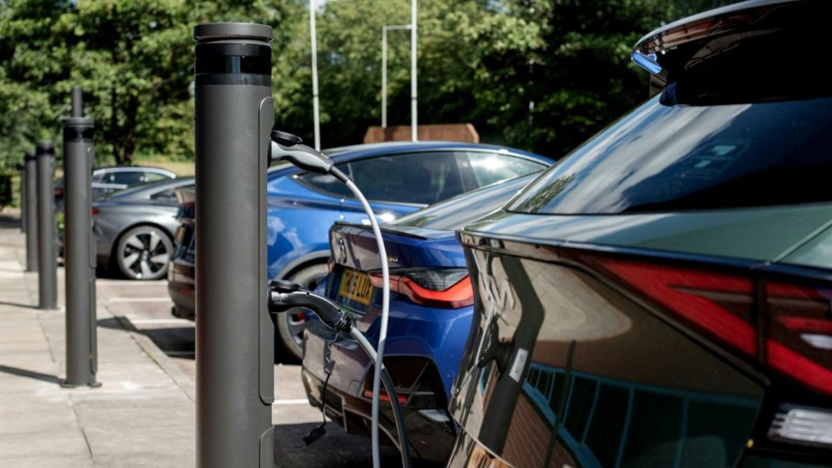 Auto elettriche, incentivi fino a 11mila euro: arriva il click day, come partecipare Auto elettriche, incentivi fino a 11mila euro: arriva il click day, come partecipare