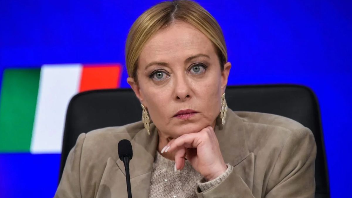 “La usa come un tram!”. Rivolta contro il nuovo candidato della Meloni alle Regionali “La usa come un tram!”. Rivolta contro il nuovo candidato della Meloni alle Regionali