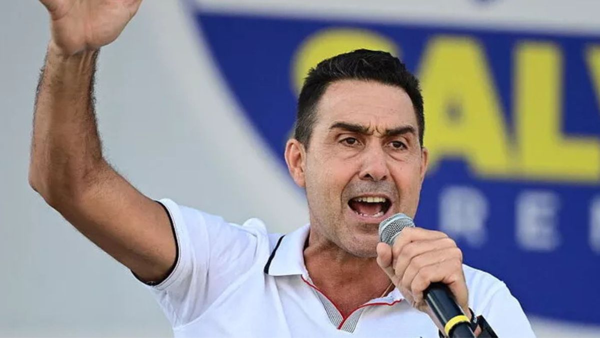 Lega, Vannacci contro tutti: “Io vado avanti”. Partito nel caos Lega, Vannacci contro tutti: “Io vado avanti”. Partito nel caos