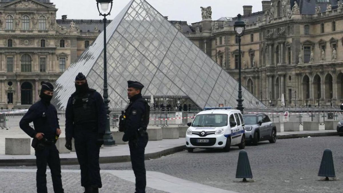 furto gioielli Louvre presi