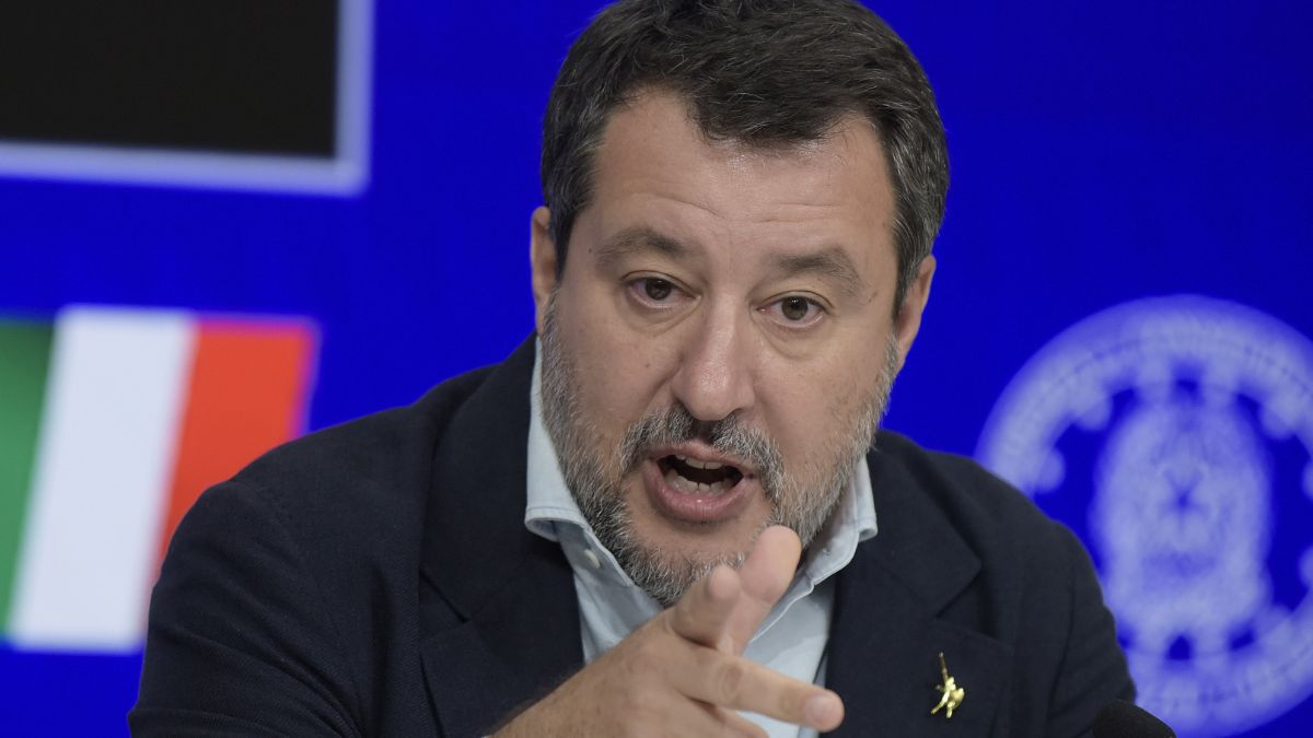 Salvini alza i toni contro le banche: “Per ogni lamentela, un miliardo in più di tassa” Salvini alza i toni contro le banche: “Per ogni lamentela, un miliardo in più di tassa”