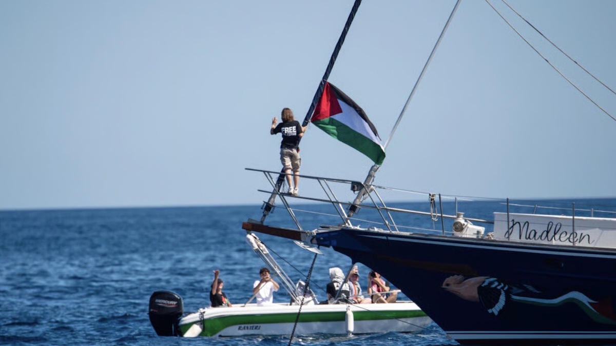 Flotilla, la follia dell’attivista: “Ha morso un poliziotto”. Cosa è successo