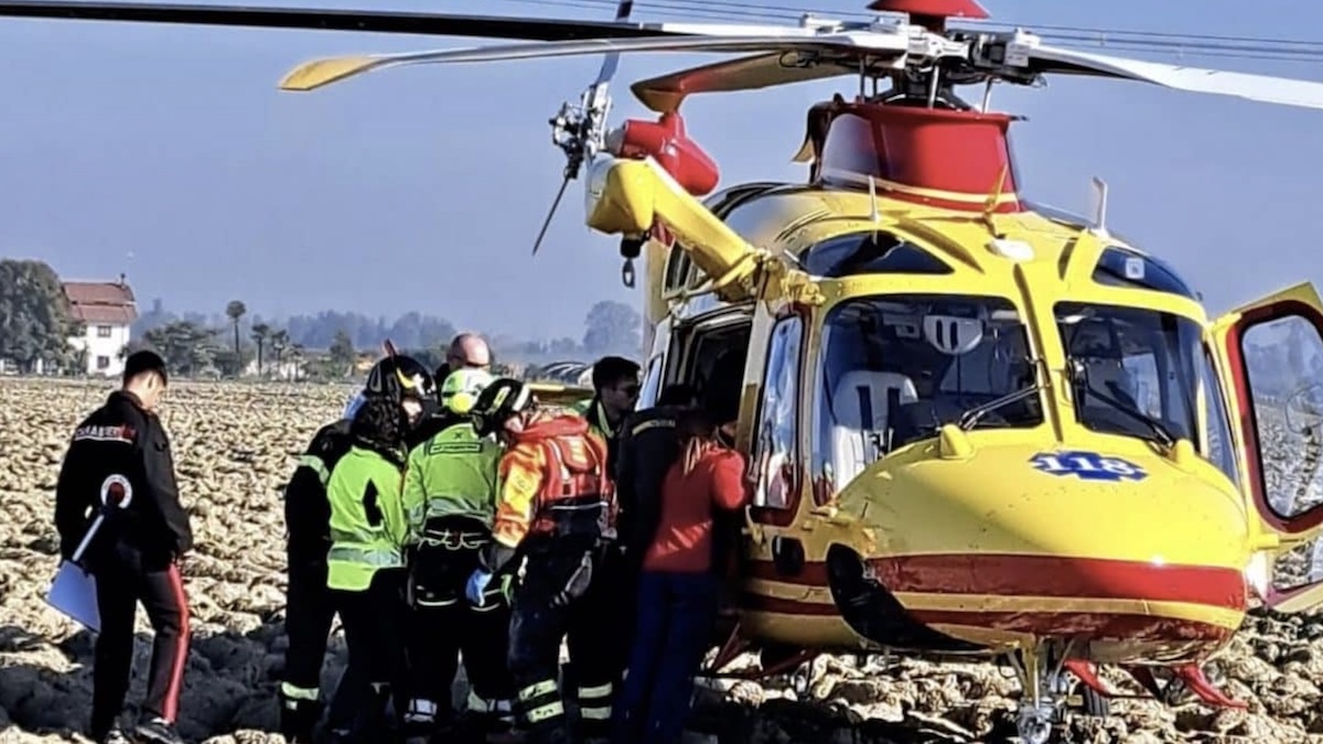 “La sua faccia era…”. Italia, perde il controllo della moto e finisce in un canale: trovato così da due poliziotti