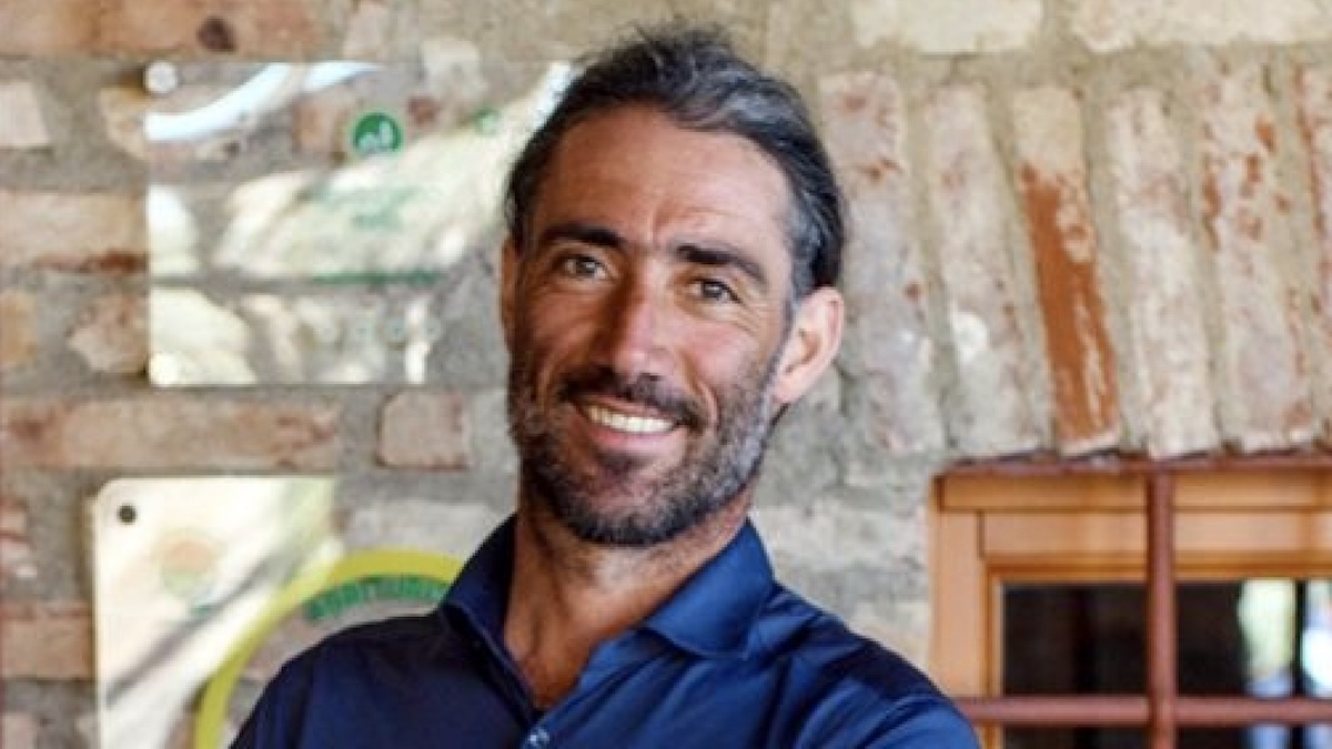 Il famoso politico muore nella cantina di famiglia: trovato così. Agghiacciante