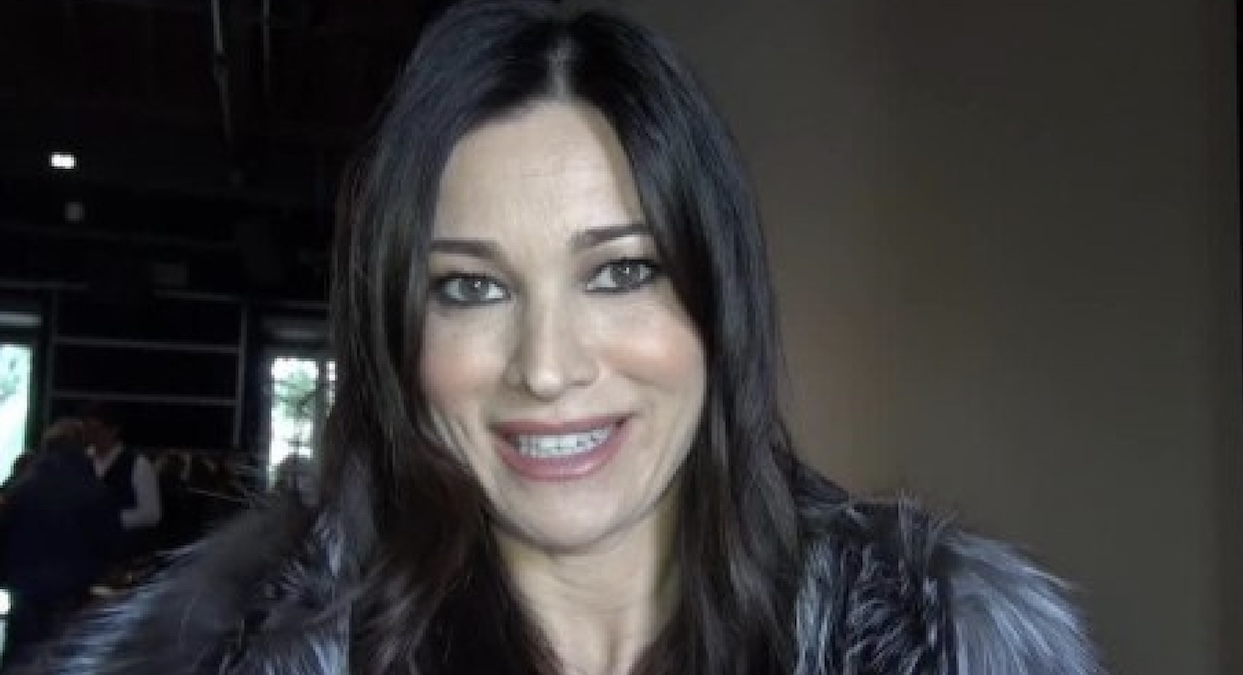 Manuela Arcuri, la notizia tristissima è appena arrivata: “Distrutta!”