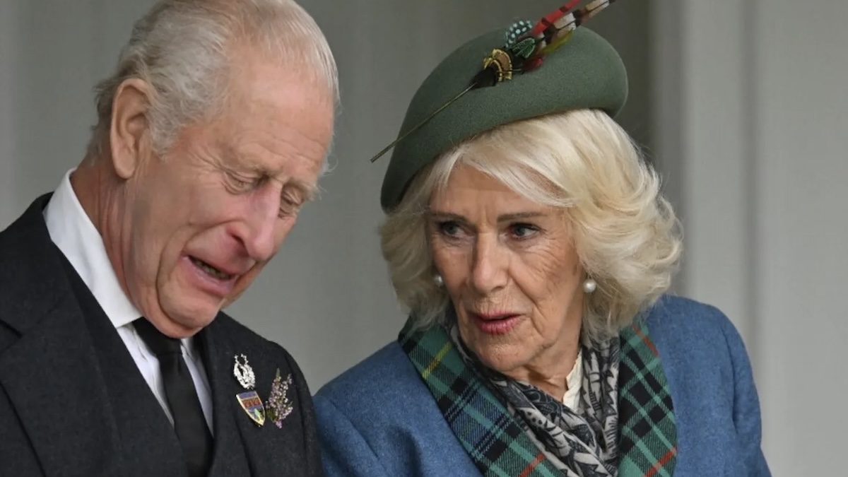 Carlo e Camilla sbarcati a Roma: la visita epocale che segna la storia Carlo e Camilla sbarcati a Roma: la visita epocale che segna la storia
