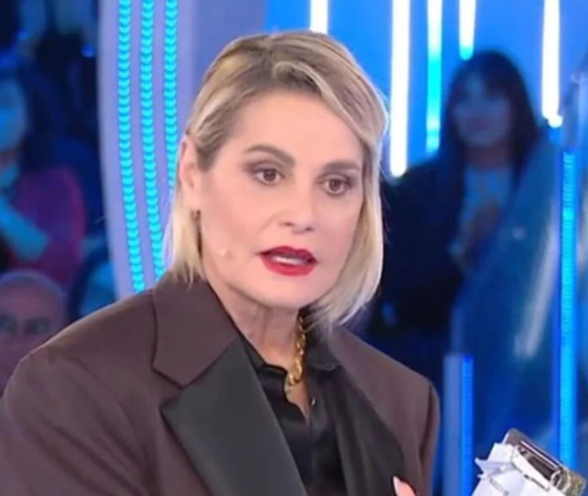 Simona Ventura durante una puntata del Grande Fratello