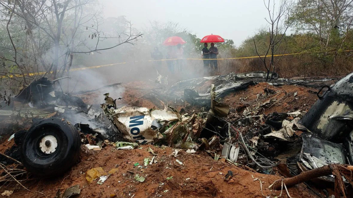 Tragedia nei cieli: 11 morti nello schianto di un aereo Tragedia nei cieli: 11 morti nello schianto di un aereo