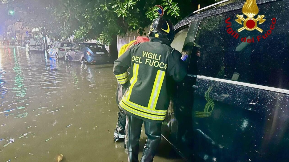 Italia, piogge torrenziali e disagi: il Sud flagellato dal maltempo Italia, piogge torrenziali e disagi: il Sud flagellato dal maltempo