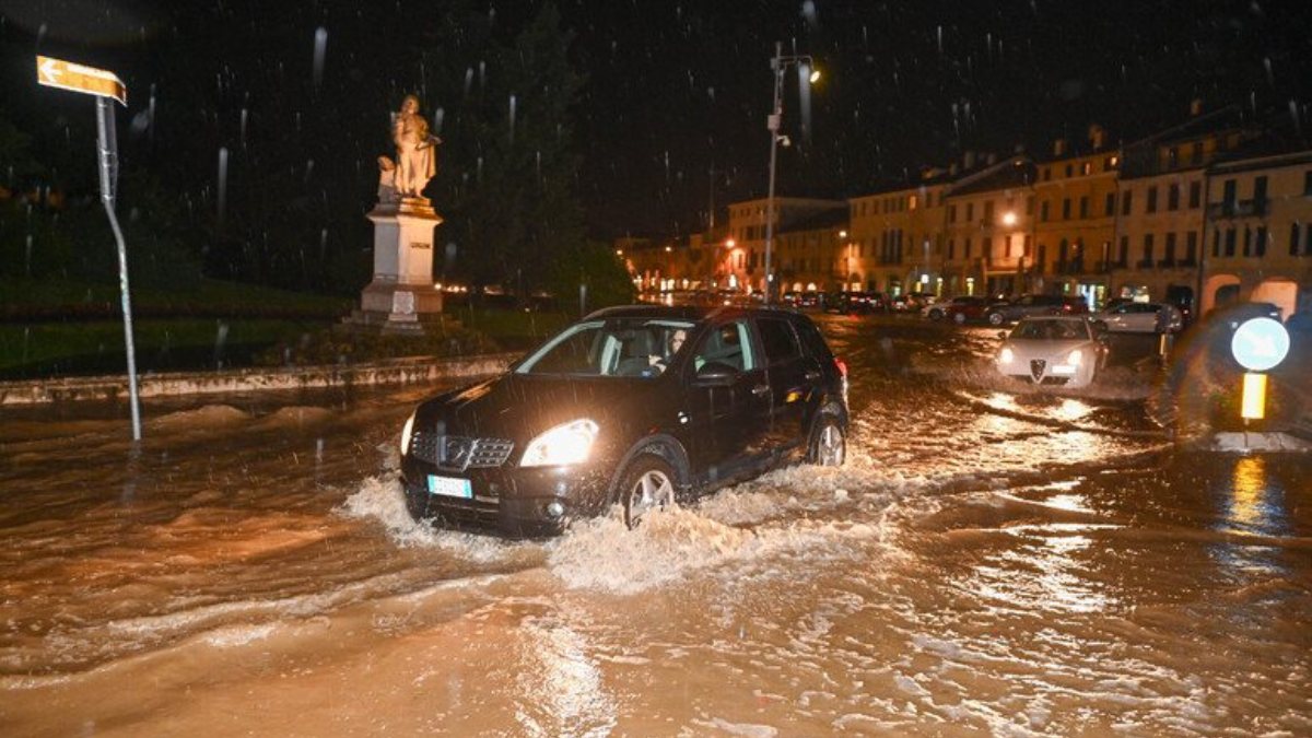 Maltempo in Italia, annunciata allerta meteo per temporali e vento forte. Ecco dove Maltempo in Italia, annunciata allerta meteo per temporali e vento forte. Ecco dove