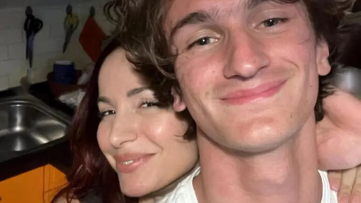 Andrea Delogu, i tragici momenti della scoperta della morte del fratello: la telefonata, poi la corsa in auto Andrea Delogu, i tragici momenti della scoperta della morte del fratello: la telefonata, poi la corsa in auto