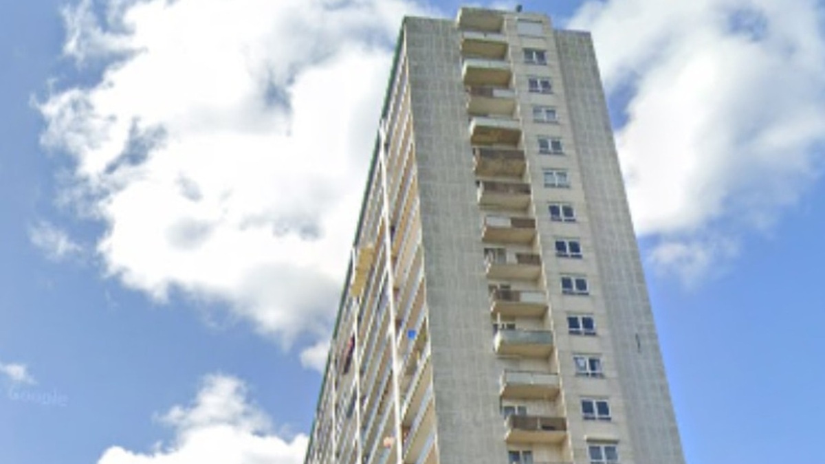 Ascensore precipita nel vuoto, dentro 4 persone. Tutto in un istante, poi succede l’incredibile Ascensore precipita nel vuoto, dentro 4 persone. Tutto in un istante, poi succede l’incredibile