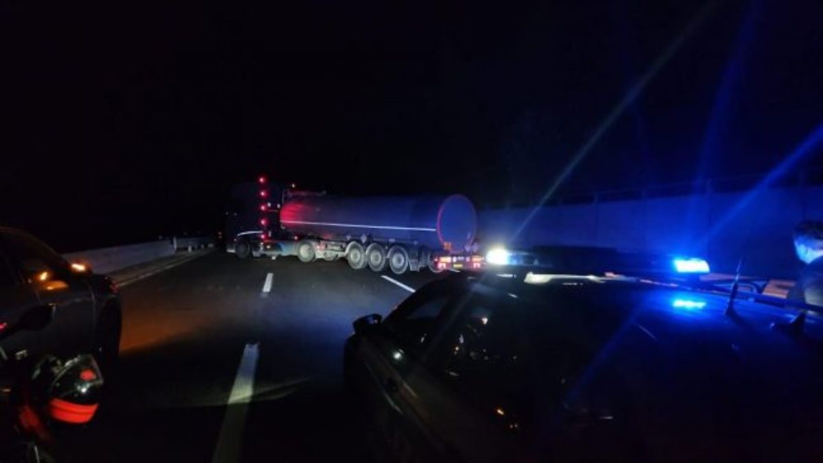 Italia, assalto da film al portavalori. Autostrada chiusa in entrambe le direzioni, traffico in tilt