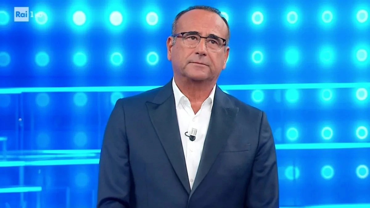 “Scusate ma devo dire questa cosa”. Carlo Conti interrompe e si commuove