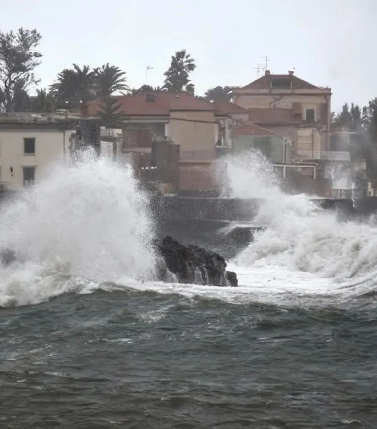 Mappa meteo del ciclone di Halloween con rischio di allagamenti in Italia