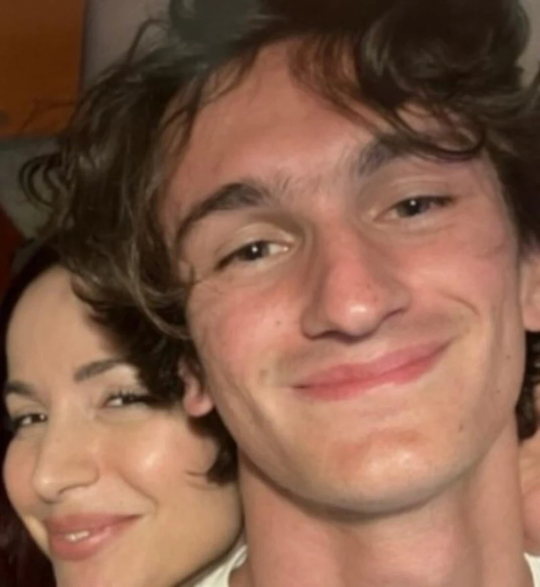 Andrea Delogu visibilmente provata dopo la morte del fratello Evan Oscar