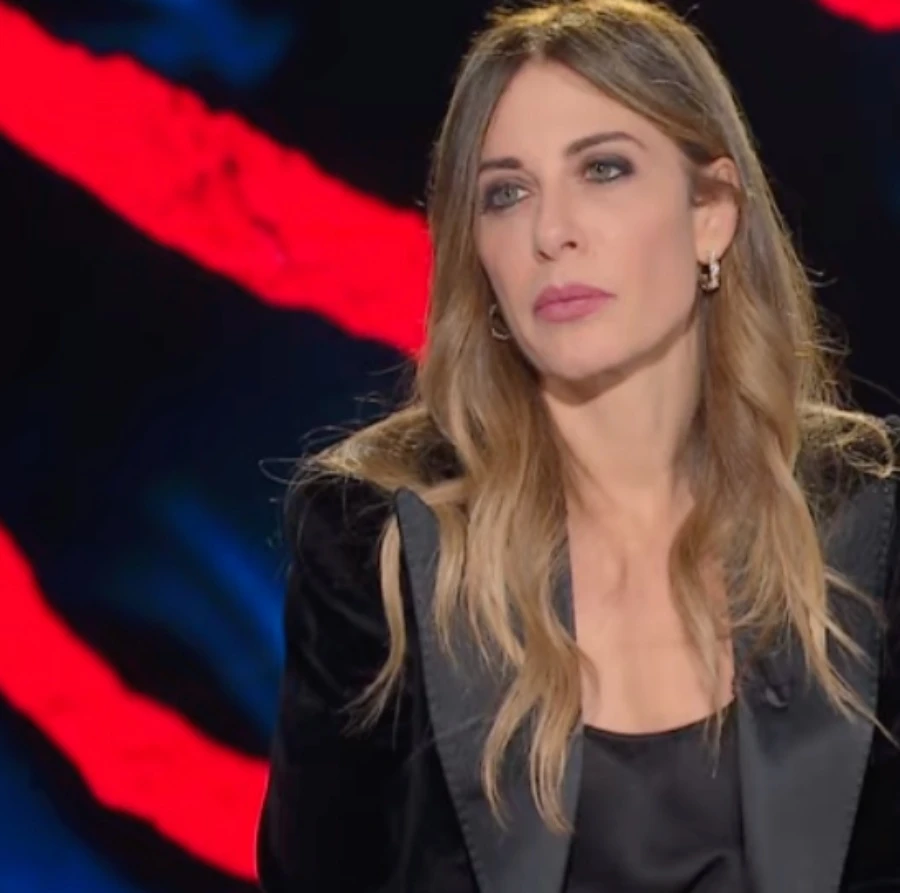 Francesca Fagnani durante un'intervista a Belve