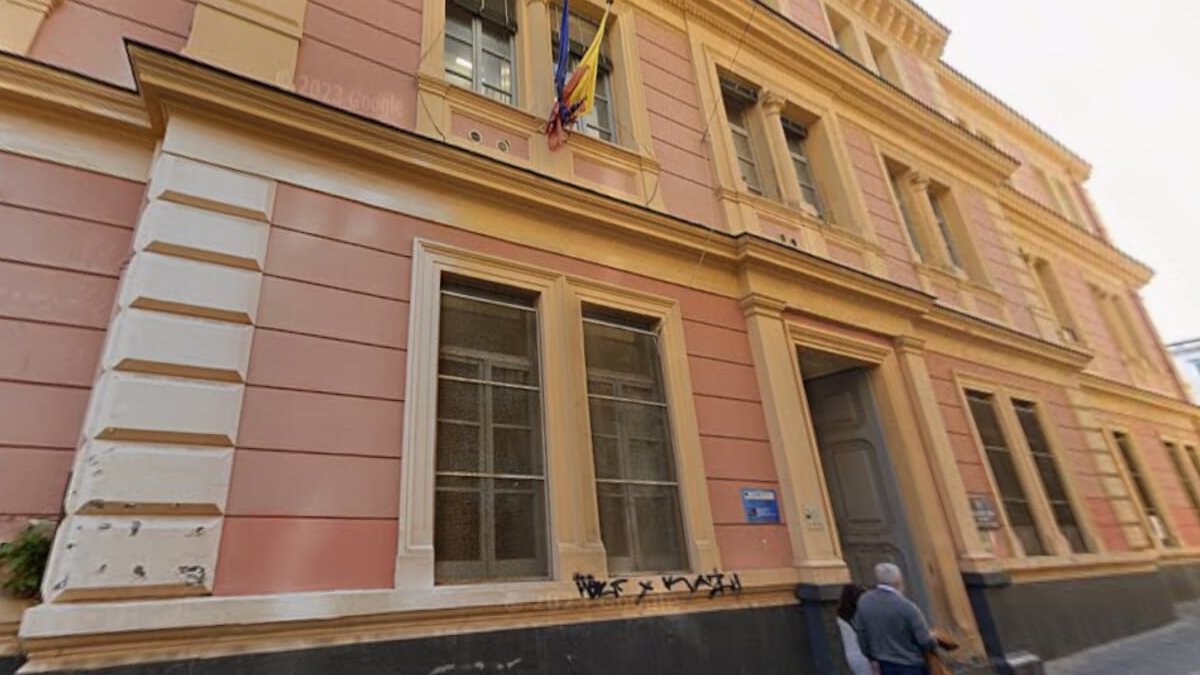 “Era lì, l’hanno vista tutti”. Paura a scuola, sorpresa nei bagni durante le lezioni. Genitori sotto shock “Era lì, l’hanno vista tutti”. Paura a scuola, sorpresa nei bagni durante le lezioni. Genitori sotto shock