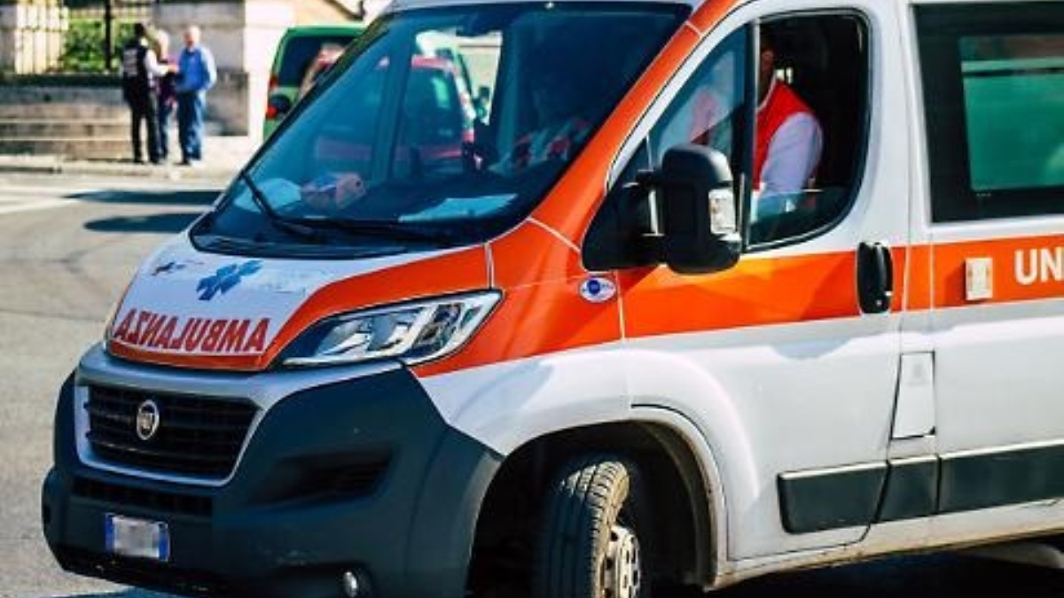 incidente auto bus morta donna