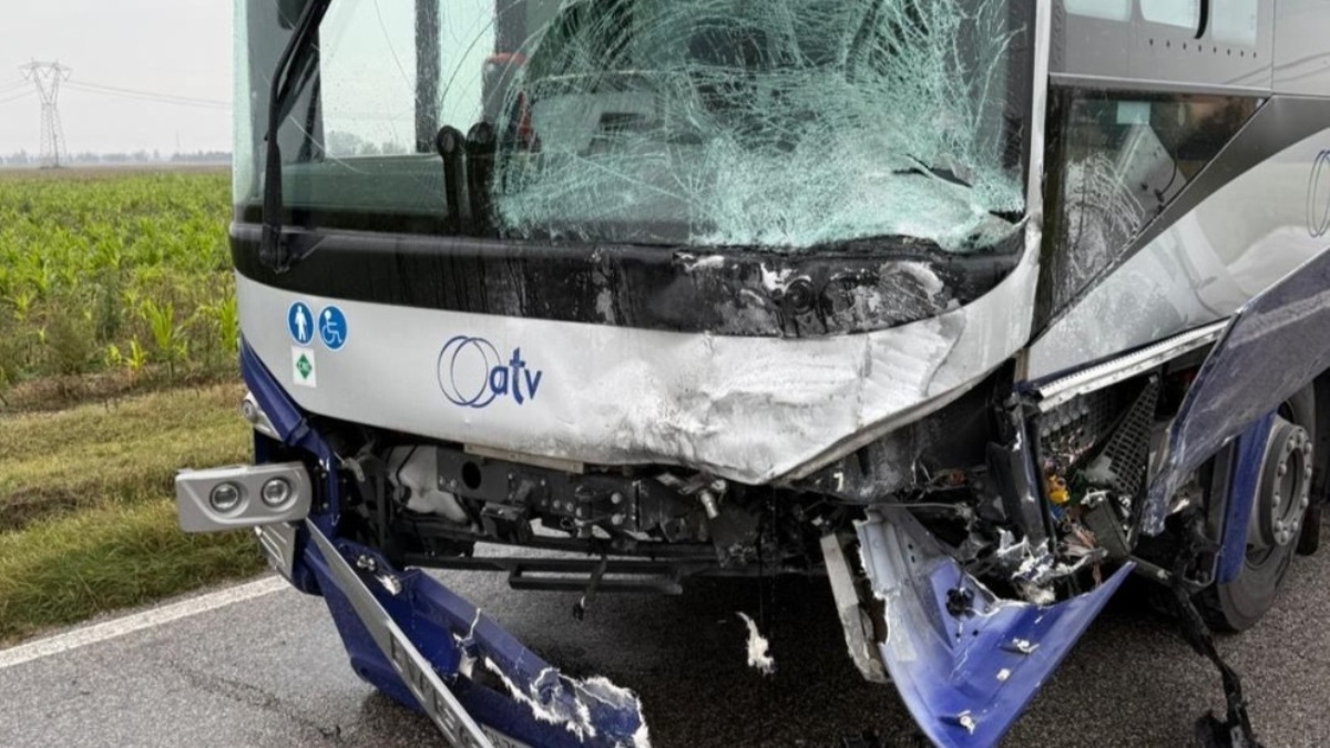 incidente auto bus morta donna