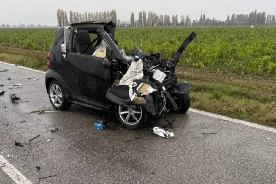 incidente auto bus morta donna