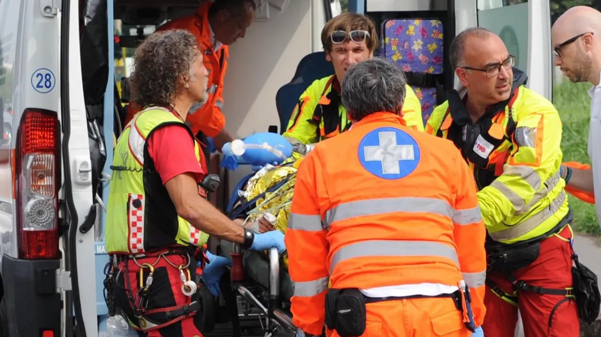 Si schianta in moto contro un furgone, muore così a soli 16 anni