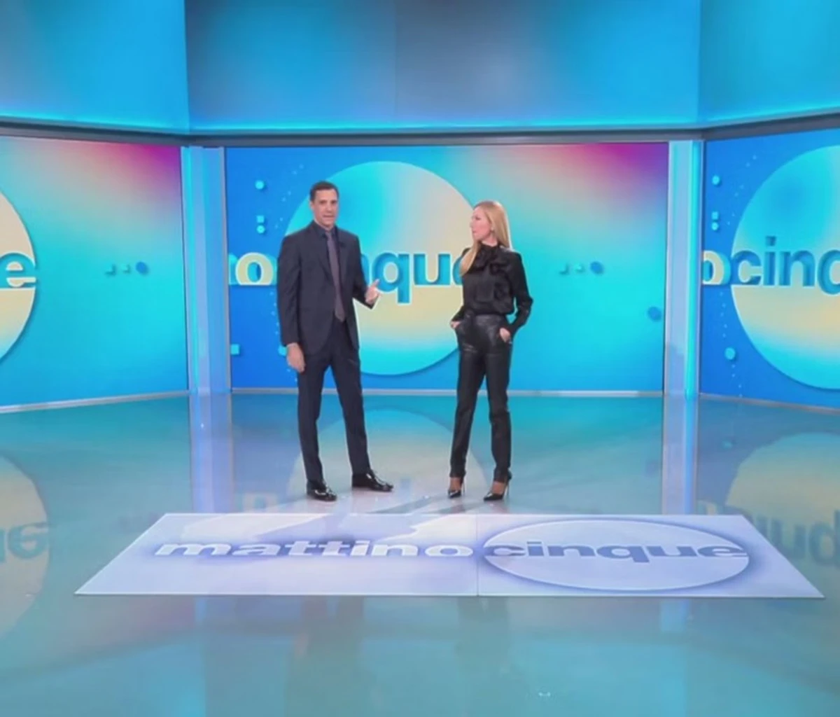 Federica Panicucci durante la puntata di Mattino 5