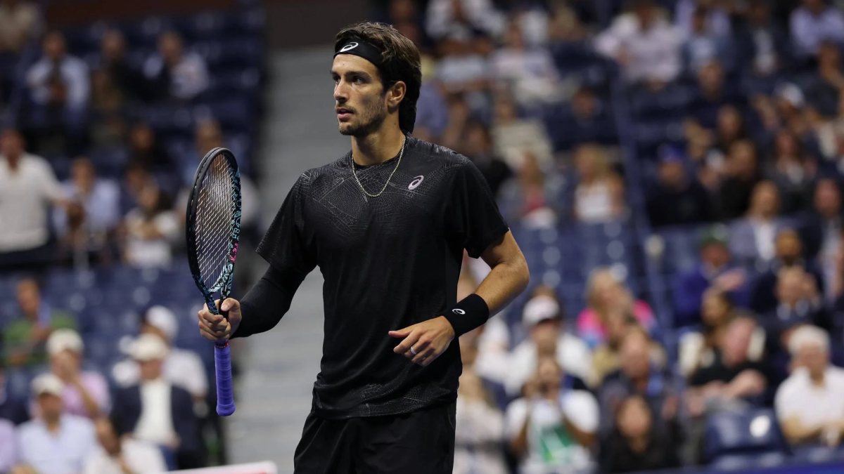 Musetti torna in campo e travolge Comesana: sogno Atp Finals più vicino