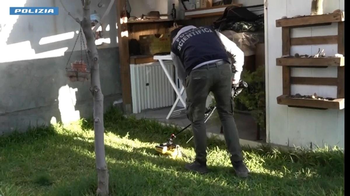 Neonati morti nell’armadio, spuntano le chat shock: “Sapeva tutto”. Cosa cercano adesso