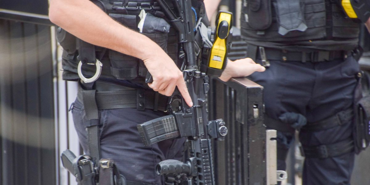 londra sotto shock poliziotti razzisti misogini e violenti smascherati dalla bbc