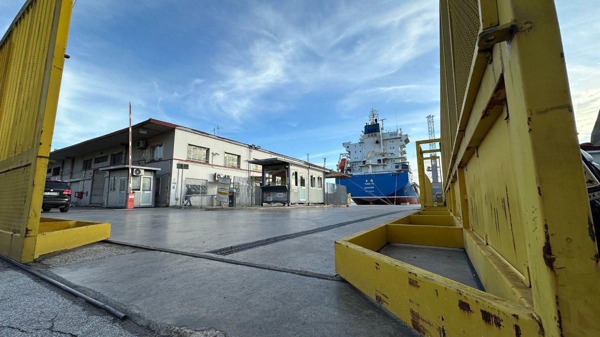 Tragedia nel porto italiano, è caduto dal quinto piano. Presenti sotto shock