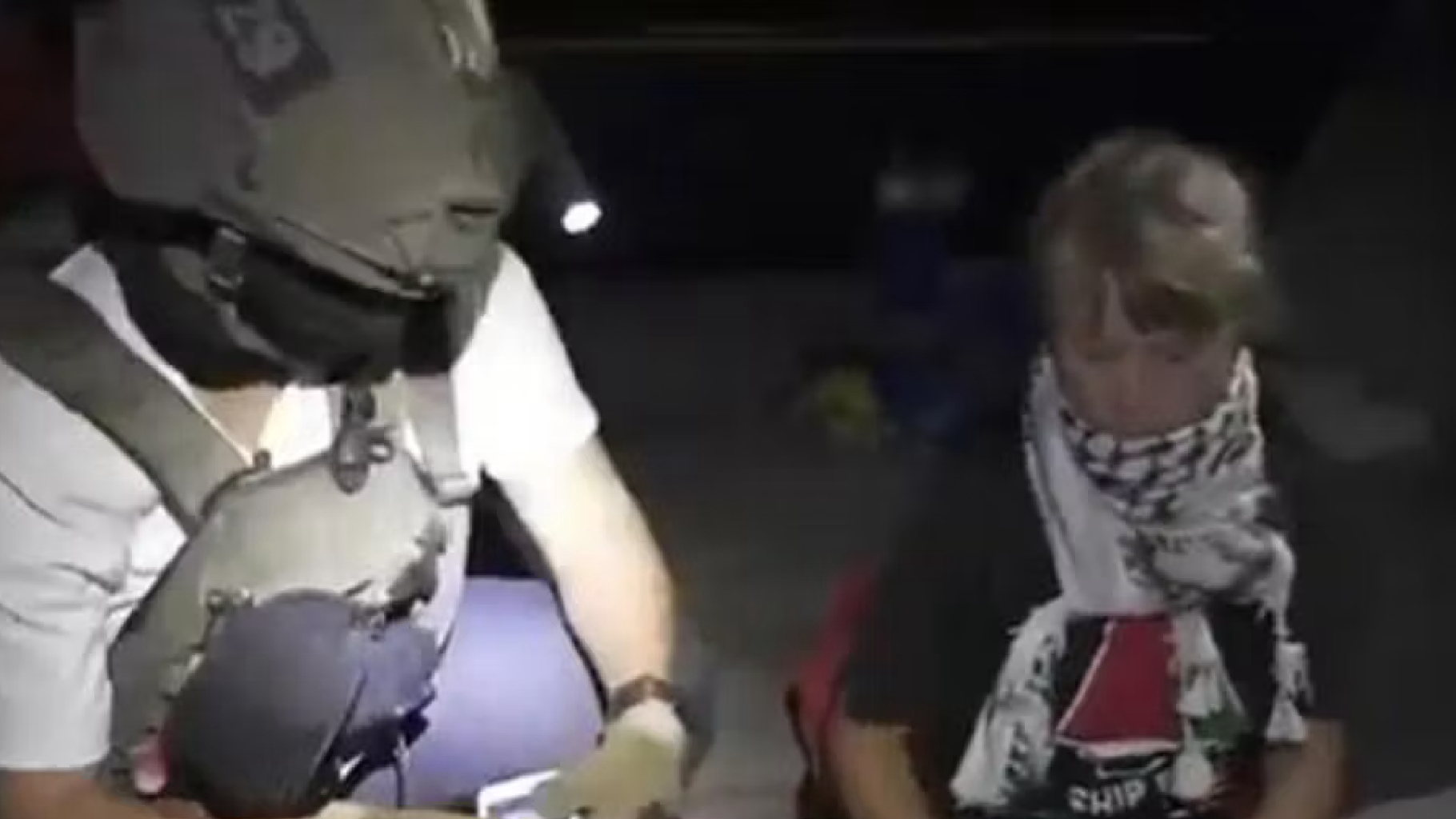 Idranti e bombe stordenti, l’abbordaggio alla Flotilla: fermati tutti gli attivisti