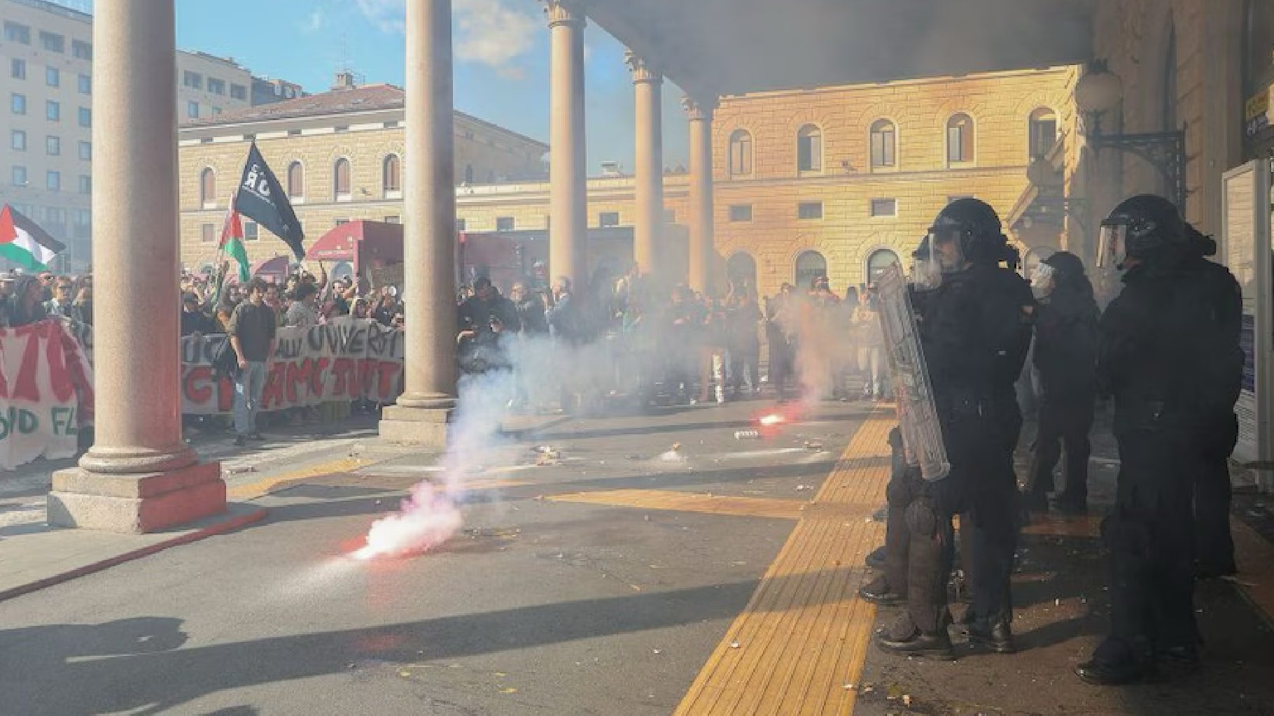 Manifestante pro Gaza colpita da un lacrimogeno a Bologna: rischia di perdere un occhio Manifestante pro Gaza colpita da un lacrimogeno a Bologna: rischia di perdere un occhio