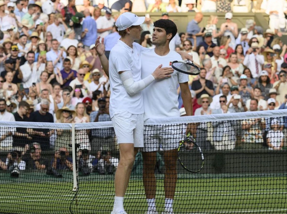 Jannik Sinner dopo una vittoria a Wimbledon