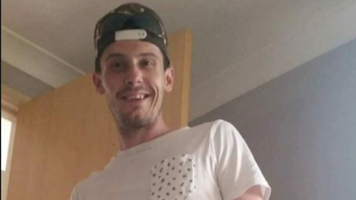 «È solo mal di schiena». Ma dietro quel dolore si nascondeva un tumore: morto a 38 anni in due mesi