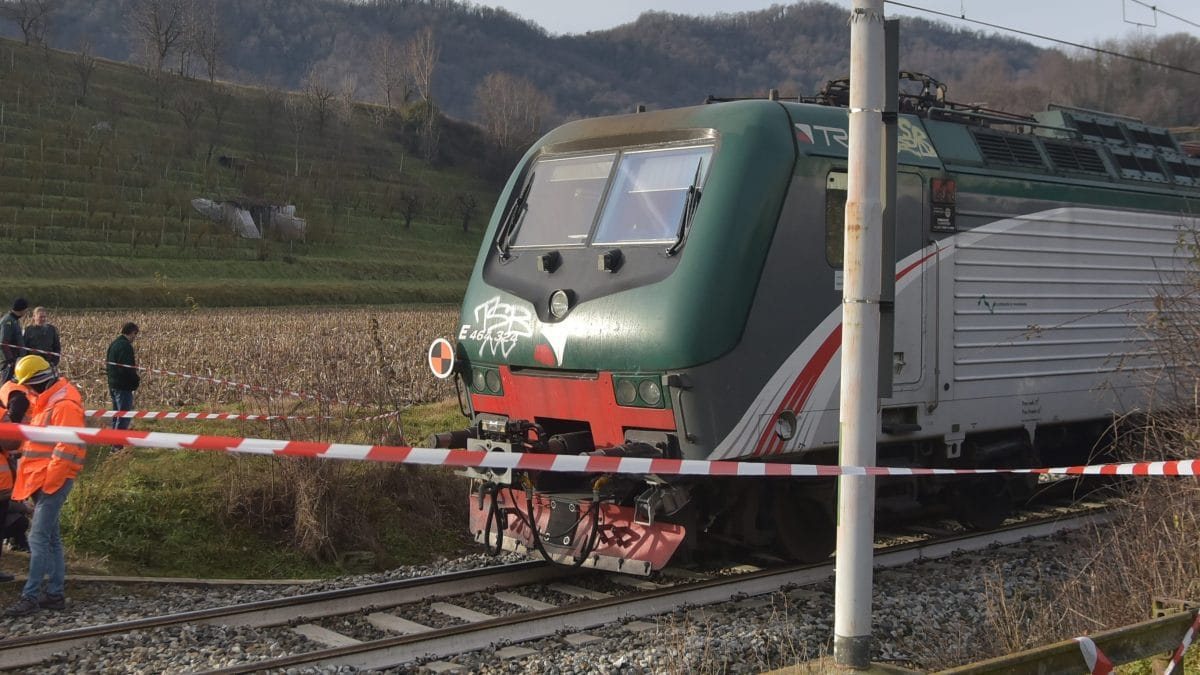 Italia, panico in stazione: macabra scoperta sul treno. Viaggiatori sotto shock 
