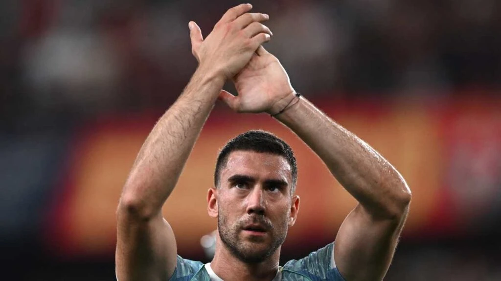 Dusan Vlahovic festeggia un gol con la maglia della Juventus