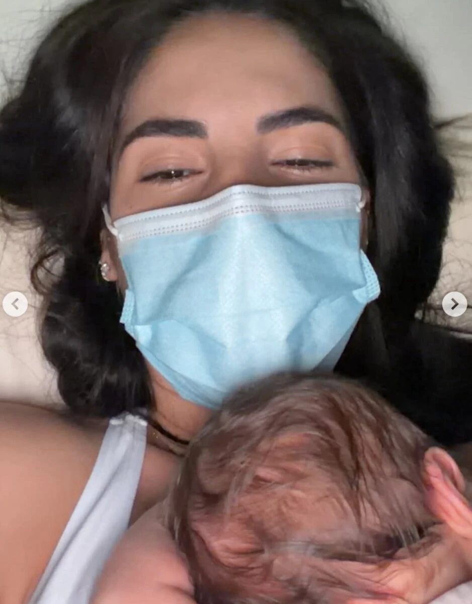 Giulia De Lellis in un momento di riflessione