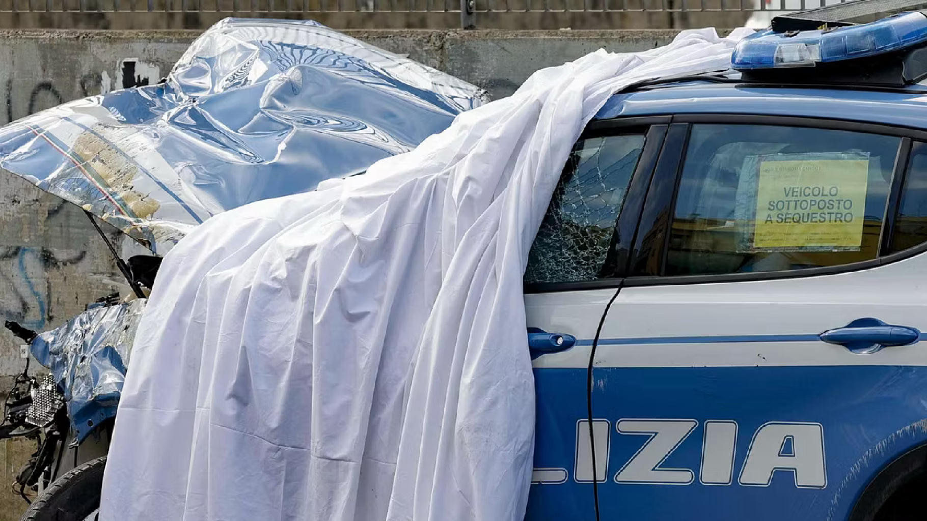 Morte in servizio a Torre del Greco, poliziotto di 47 anni ucciso nello schianto della volante: grave il collega Morte in servizio a Torre del Greco, poliziotto di 47 anni ucciso nello schianto della volante: grave il collega