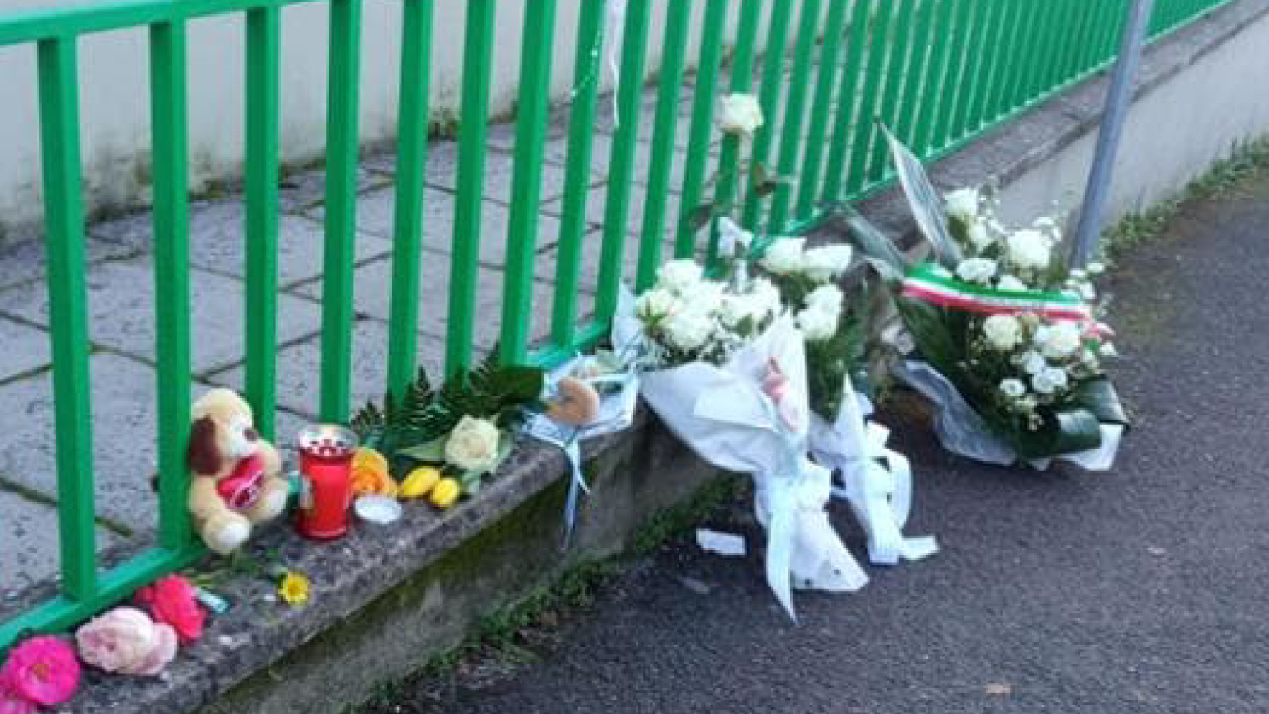 Arezzo, il piccolo Leonardo morto all’asilo: cinque indagate, non la maestra che lo ha trovato