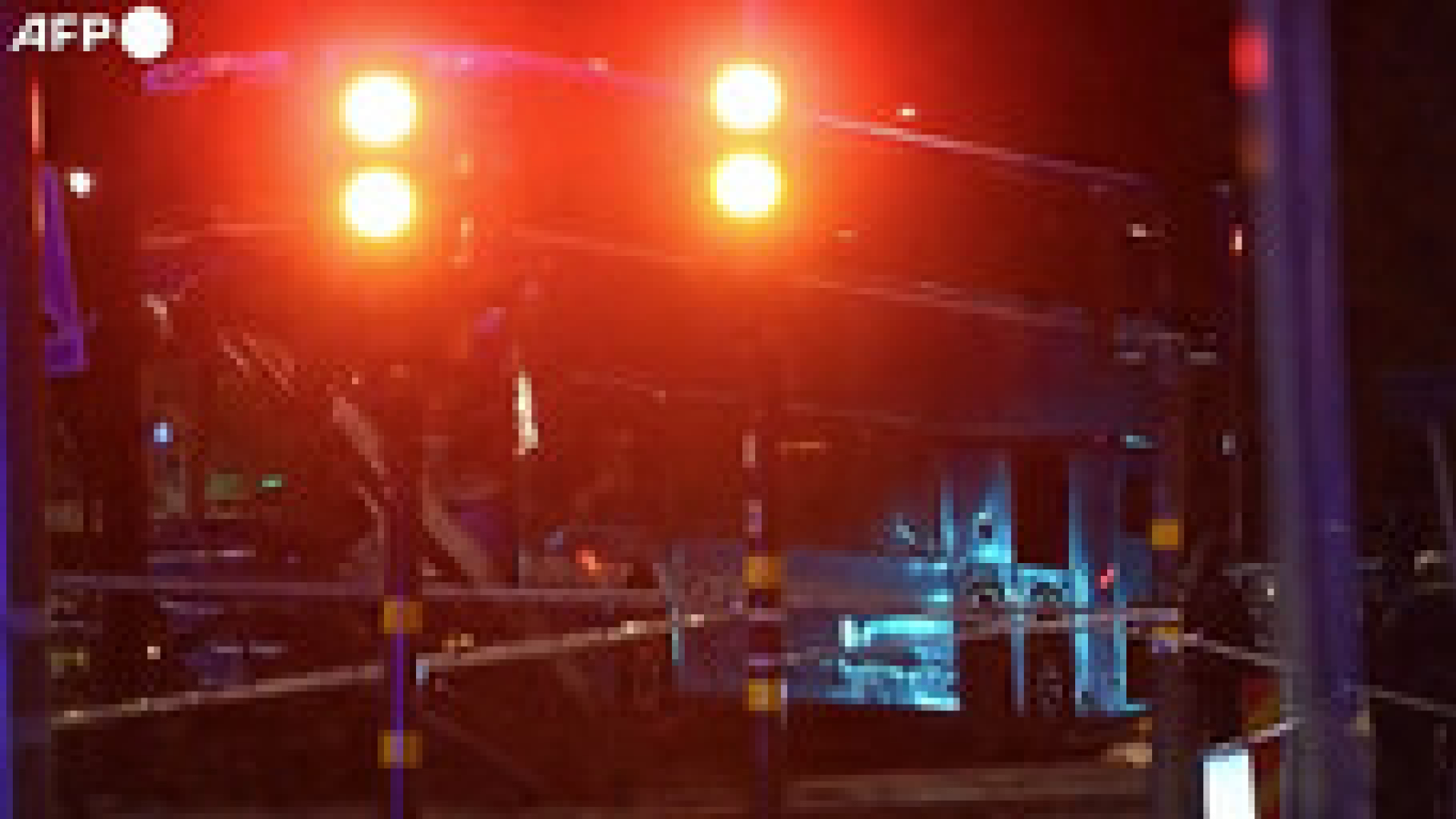 Esplosione nella fabbrica, è strage di operai Esplosione nella fabbrica, è strage di operai