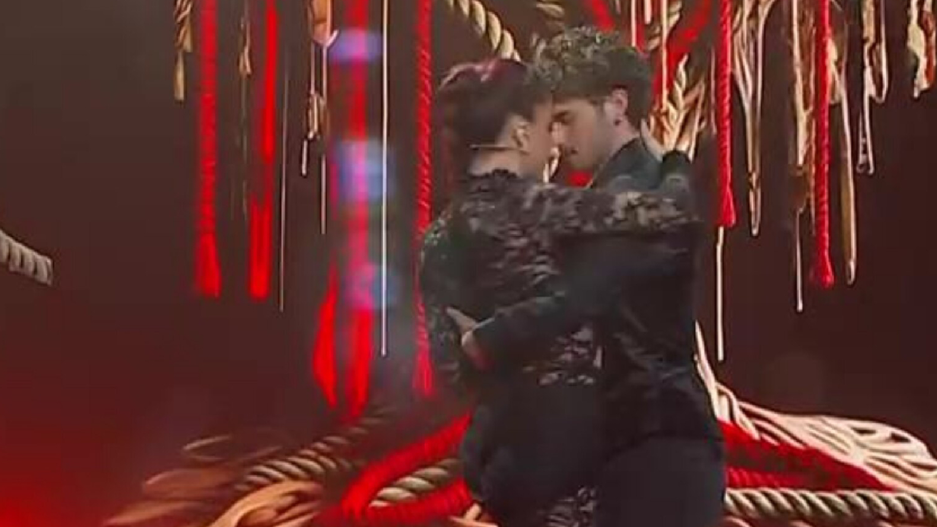 Il tango del ritorno: quando Andrea Delogu trasforma il dolore in presenza, forza e silenzio che parla più di tutto