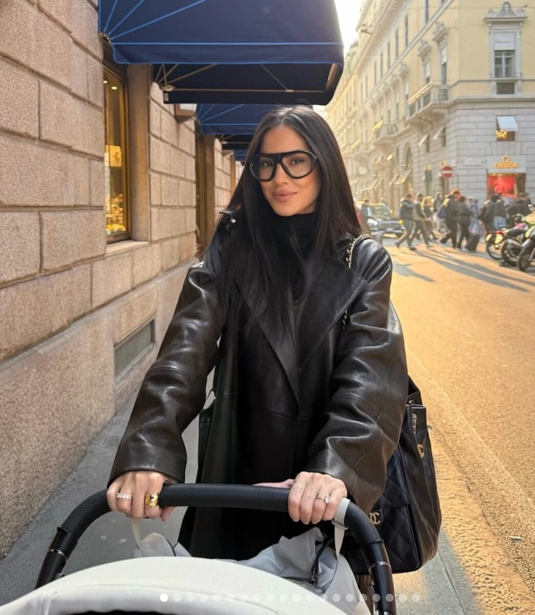 Giulia De Lellis con il suo sguardo sincero sui social